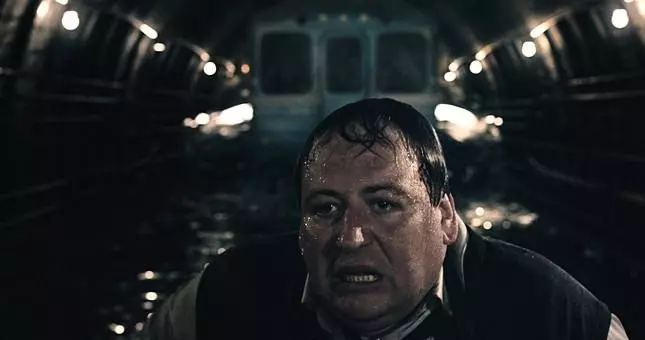 Кадр из Метро (2012) Кадр из Метро (2012)