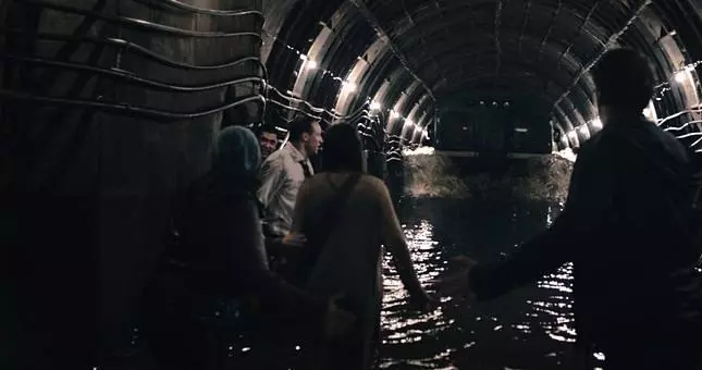 Кадр из Метро (2012) Кадр из Метро (2012)