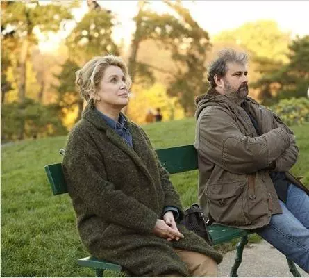 Кадр из Женщина во дворе (2014) Кадр из Женщина во дворе (2014)
