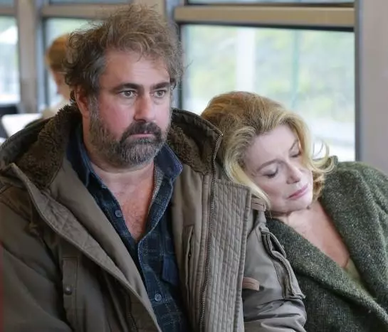 Кадр из Женщина во дворе (2014) Кадр из Женщина во дворе (2014)