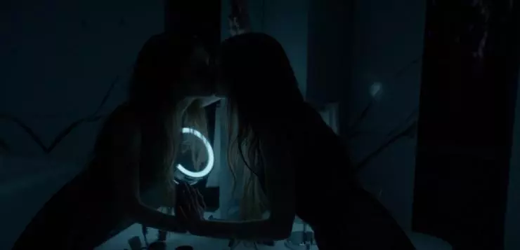 Кадр из Тёмное зеркало (2018) Кадр из Тёмное зеркало (2018)