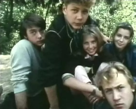Кадр из Воскресенье, половина седьмого (1988) Кадр из Воскресенье, половина седьмого (1988)