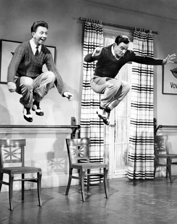 Кадр из Поющие под дождем (1952) Кадр из Поющие под дождем (1952)