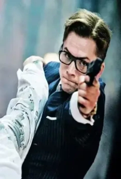 Кадр из Kingsman: Секретная служба (2015) Кадр из Kingsman: Секретная служба (2015)