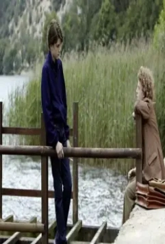 Кадр из Далеко по соседству (2010) Кадр из Далеко по соседству (2010)