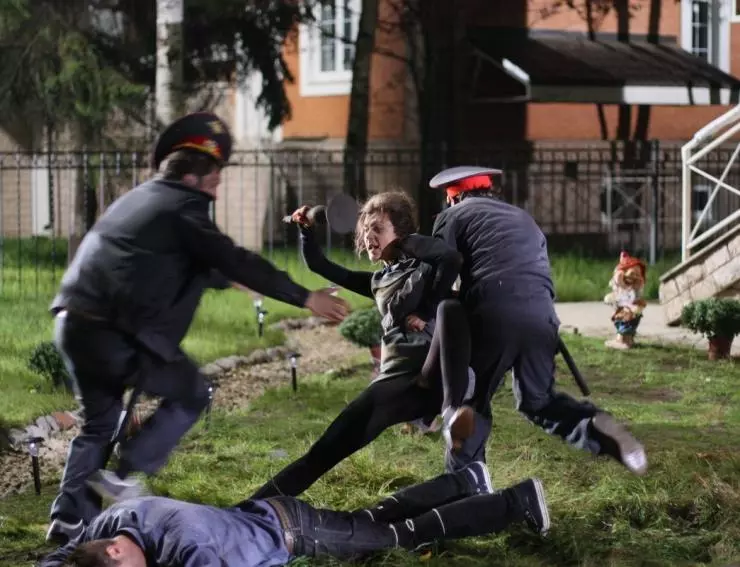 Кадр из Вдребезги (2011) Кадр из Вдребезги (2011)