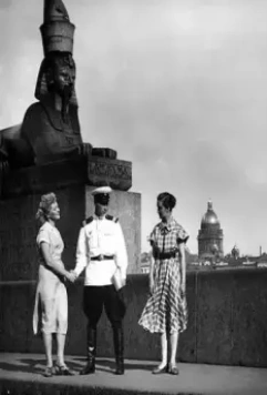 Кадр из Улица полна неожиданностей (1958) Кадр из Улица полна неожиданностей (1958)