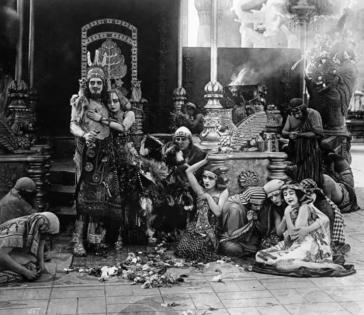 Кадр из Нетерпимость (1916) Кадр из Нетерпимость (1916)