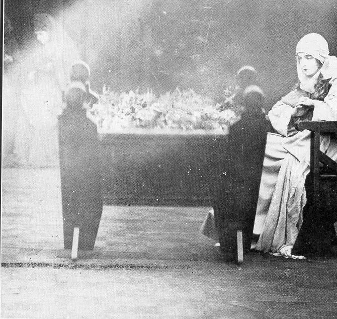 Кадр из Нетерпимость (1916) Кадр из Нетерпимость (1916)