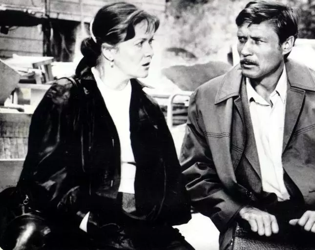Кадр из Одиноким предоставляется общежитие (1983) Кадр из Одиноким предоставляется общежитие (1983)