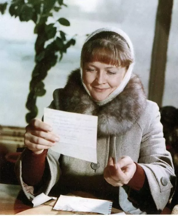 Кадр из Одиноким предоставляется общежитие (1983) Кадр из Одиноким предоставляется общежитие (1983)