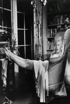 Кадр из Зуд седьмого года (1955) Кадр из Зуд седьмого года (1955)
