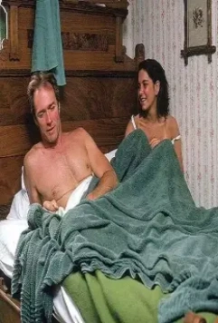 Кадр из Поющий по кабакам (1982) Кадр из Поющий по кабакам (1982)