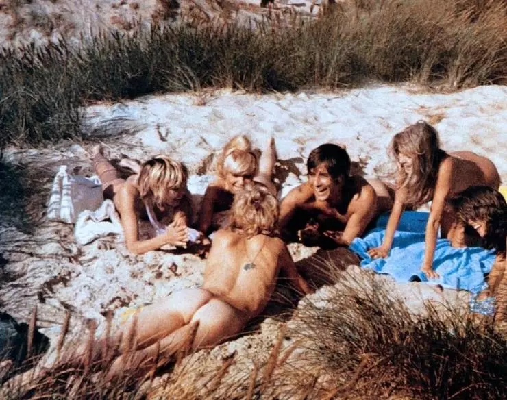 Кадр из Любовь на горячем песке (1971) Кадр из Любовь на горячем песке (1971)