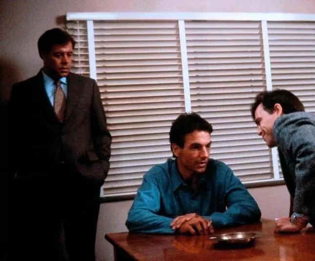 Кадр из Осторожный незнакомец (1986) Кадр из Осторожный незнакомец (1986)