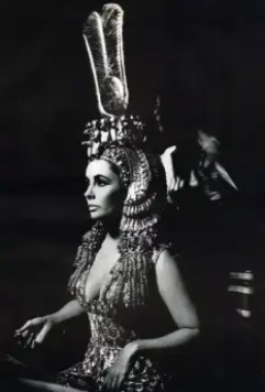 Кадр из Клеопатра (1963) Кадр из Клеопатра (1963)