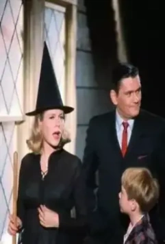 Кадр из Моя жена меня приворожила (1964) Кадр из Моя жена меня приворожила (1964)