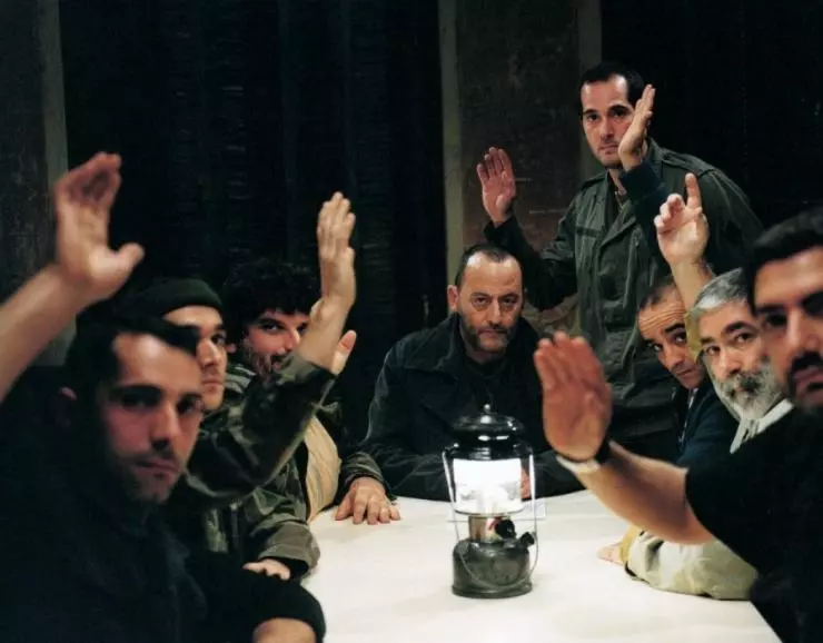 Кадр из Корсиканец (2004) Кадр из Корсиканец (2004)