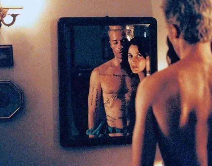 Кадр из Помни (2000) Кадр из Помни (2000)