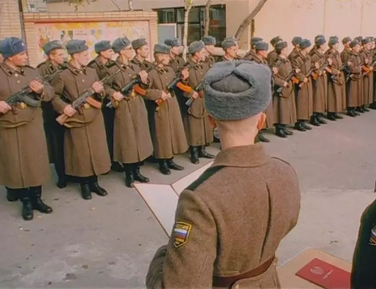 Кадр из ДМБ (2000) Кадр из ДМБ (2000)