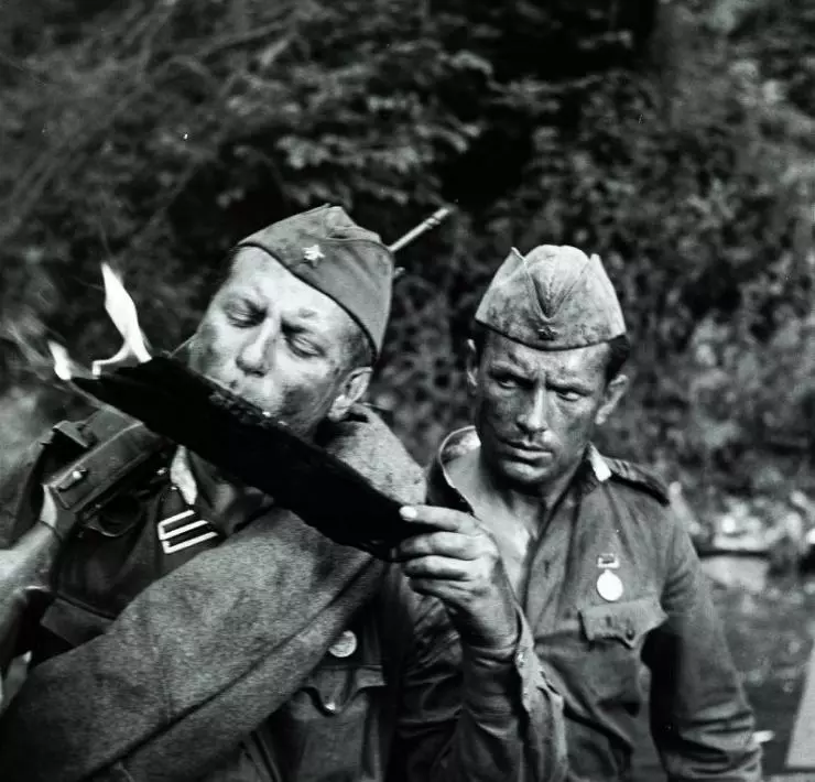 Кадр из Люди в солдатских шинелях (1968) Кадр из Люди в солдатских шинелях (1968)