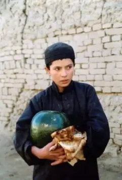 Кадр из Усама (2003) Кадр из Усама (2003)