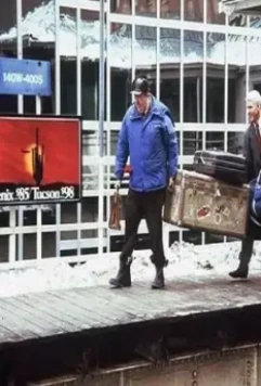 Кадр из Самолетом, поездом, машиной (1987) Кадр из Самолетом, поездом, машиной (1987)