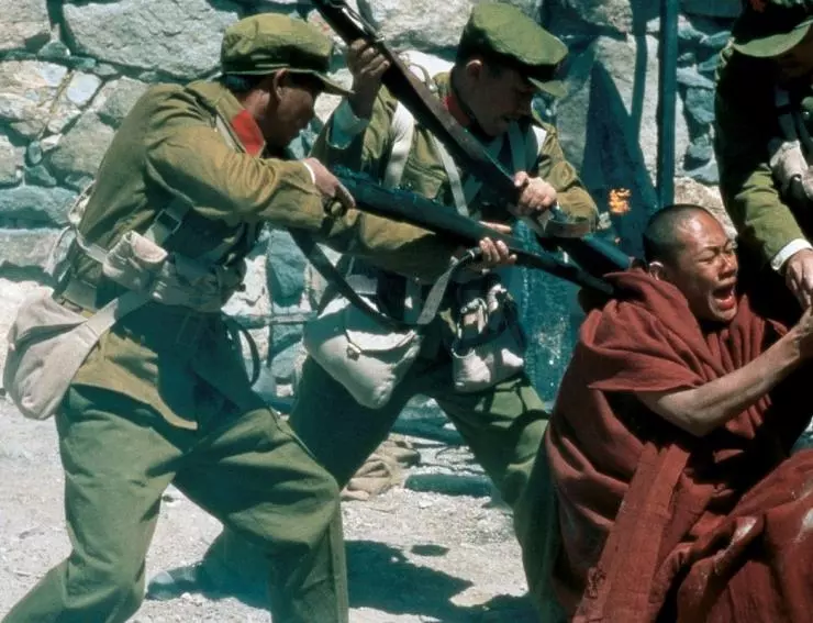 Кадр из Семь лет в Тибете (1997) Кадр из Семь лет в Тибете (1997)