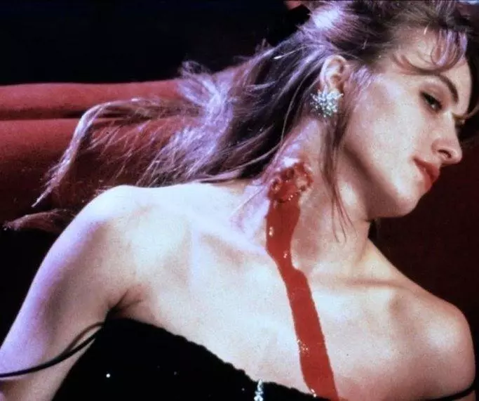 Кадр из Поцелуй вампира (1988) Кадр из Поцелуй вампира (1988)