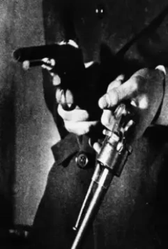 Кадр из Андалузский пес (1929) Кадр из Андалузский пес (1929)