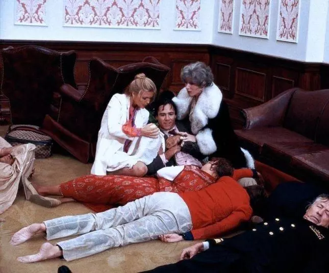 Кадр из Чарли Чан и проклятье королевы драконов (1981) Кадр из Чарли Чан и проклятье королевы драконов (1981)