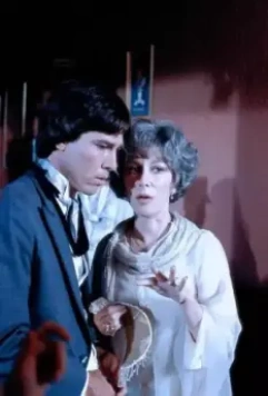 Кадр из Чарли Чан и проклятье королевы драконов (1981) Кадр из Чарли Чан и проклятье королевы драконов (1981)