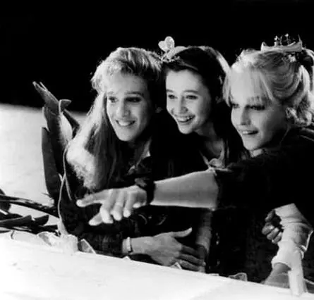 Кадр из Девочки хотят повеселиться (1985) Кадр из Девочки хотят повеселиться (1985)