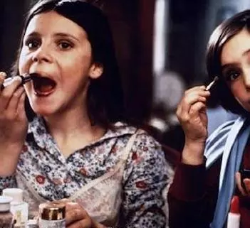 Кадр из Выкорми ворона (1975) Кадр из Выкорми ворона (1975)