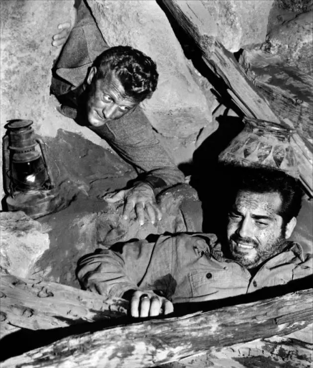 Кадр из Туз в рукаве (1951) Кадр из Туз в рукаве (1951)