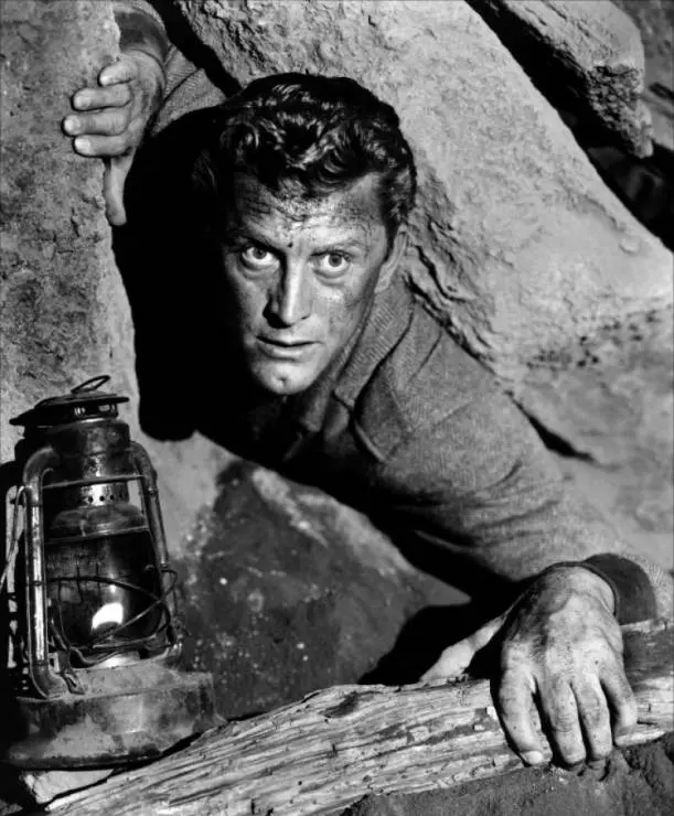 Кадр из Туз в рукаве (1951) Кадр из Туз в рукаве (1951)