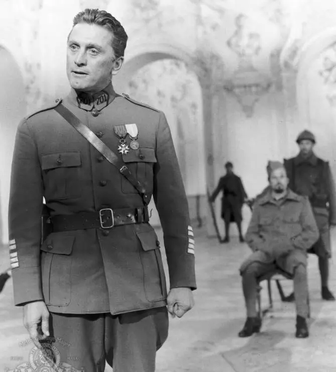Кадр из Тропы славы (1957) Кадр из Тропы славы (1957)