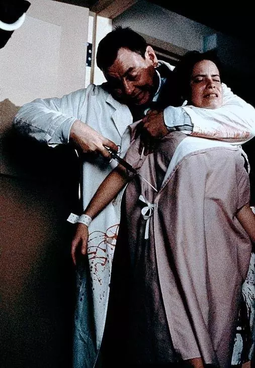 Кадр из Хихикающий доктор (1992) Кадр из Хихикающий доктор (1992)