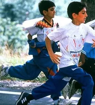 Кадр из Дети небес (1997) Кадр из Дети небес (1997)