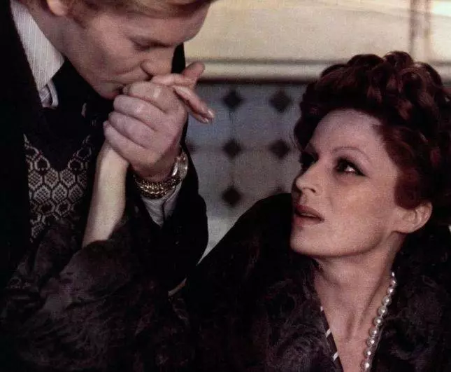 Кадр из Семейный портрет в интерьере (1974) Кадр из Семейный портрет в интерьере (1974)
