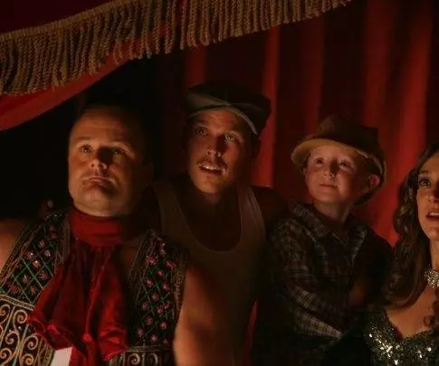 Кадр из Цирк «Бабочка» (2009) Кадр из Цирк «Бабочка» (2009)