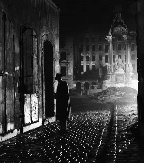 Кадр из Третий человек (1949) Кадр из Третий человек (1949)
