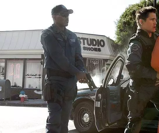 Кадр из S.W.A.T.: Спецназ города ангелов (2003) Кадр из S.W.A.T.: Спецназ города ангелов (2003)