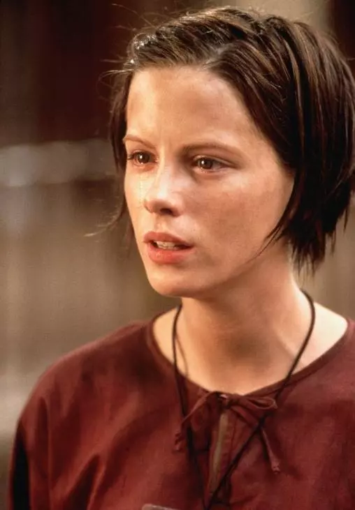 Кадр из Разрушенный дворец (1999) Кадр из Разрушенный дворец (1999)