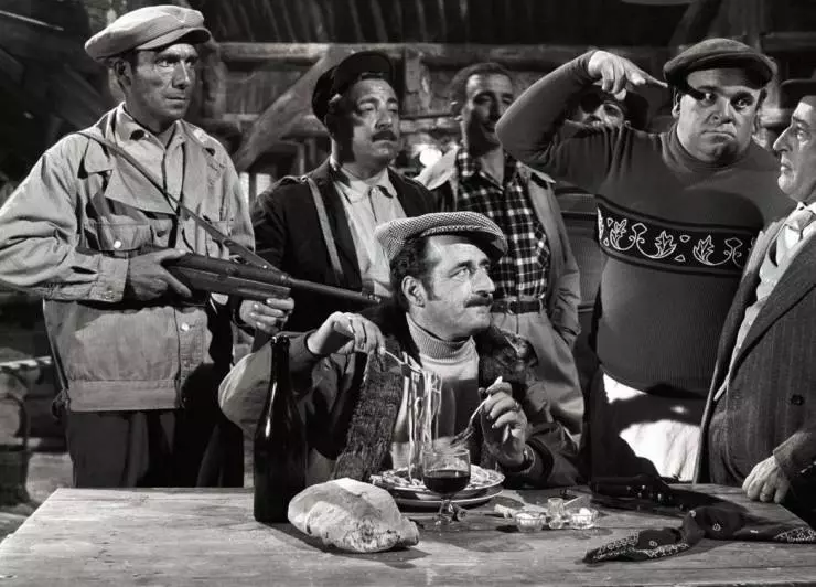 Кадр из Тото, Пеппино и правонарушители (1956) Кадр из Тото, Пеппино и правонарушители (1956)