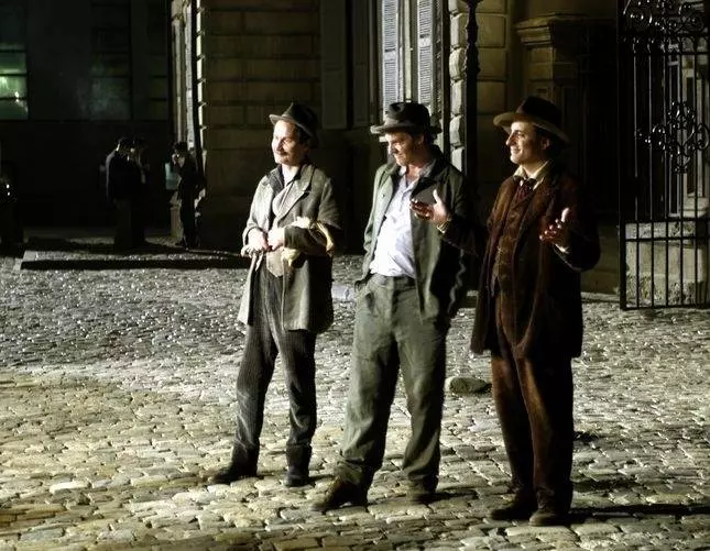 Кадр из Модильяни (2004) Кадр из Модильяни (2004)