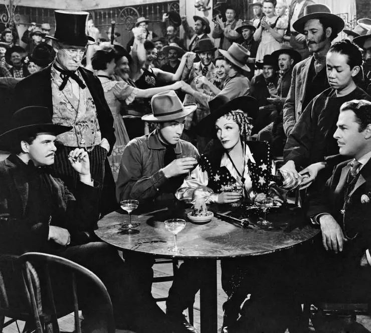 Кадр из Дестри снова в седле (1939) Кадр из Дестри снова в седле (1939)