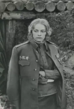 Кадр из Военно-полевой роман (1983) Кадр из Военно-полевой роман (1983)