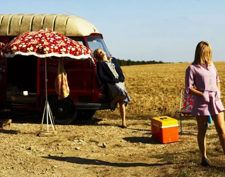 Кадр из Босиком по слизнякам (2010) Кадр из Босиком по слизнякам (2010)