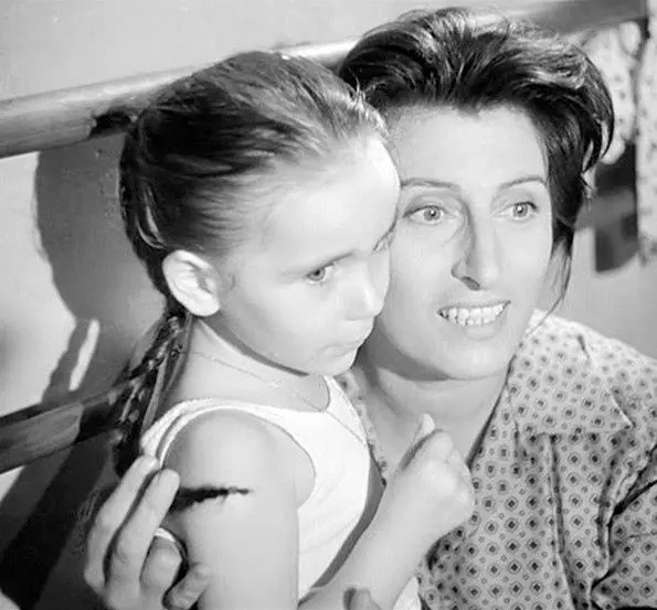 Кадр из Самая красивая (1951) Кадр из Самая красивая (1951)